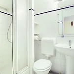 Serviced מלון דירות 4*