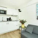 Serviced 4*